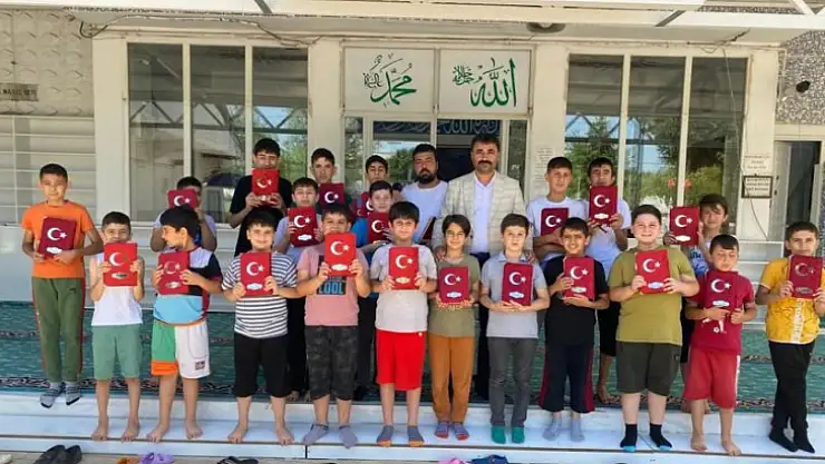 MHP İl Başkanı Samanlı'dan, Kur'an Kursu Öğrencilerine Sürpriz Hediyeler