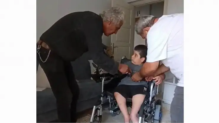 Minik Salih Akülü Arabasına Kavuştu