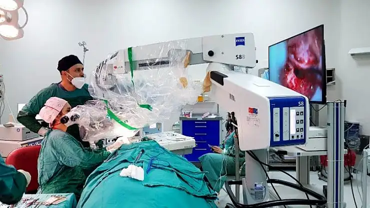MTÜ'den Koklear implantasyon Operasyonu