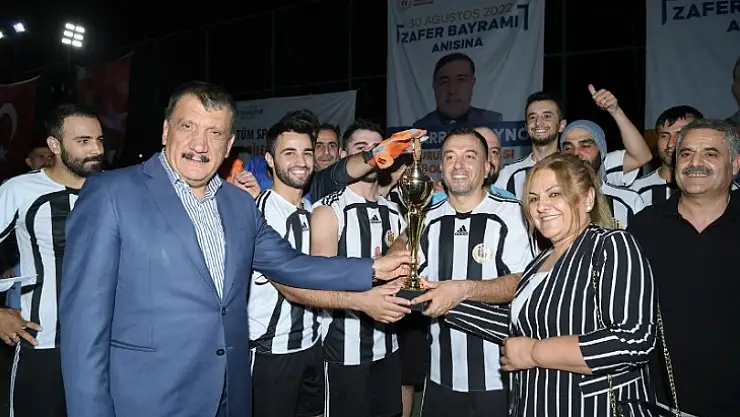 Muharrem Zeyno Futbol Turnuvası Şampiyonu İnönü Üniversitesi