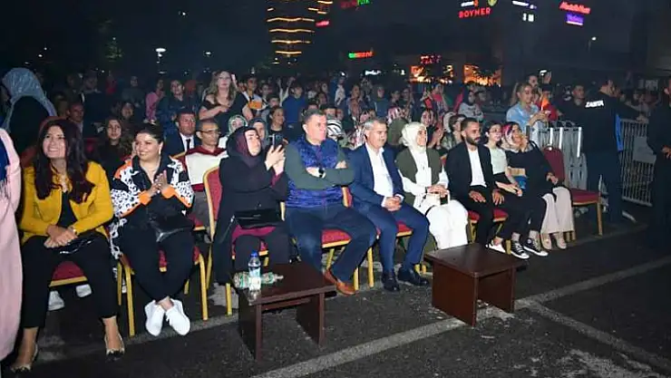 Mustafa Ceceli Coştu Coşturdu