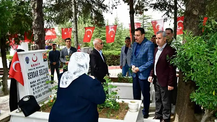 Mv. Tüfenkci ve Belediye Başkanı Çınar'dan Şehitliğe Ziyaret