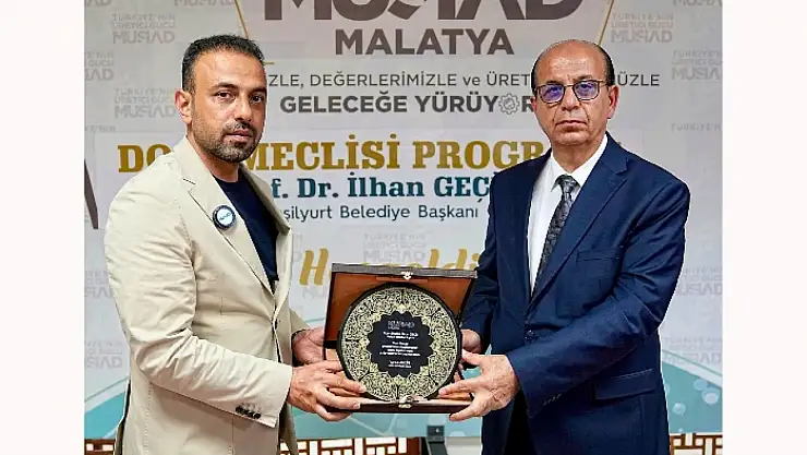 Prof. Dr. İlhan Geçit'e Teşekkür Plaketi