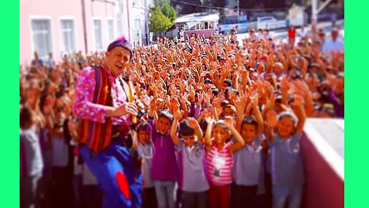 'Şen Şakrak Kuklalar Ve Çocuk Kabaresi' Adlı Oyuna Bakanlık Desteği