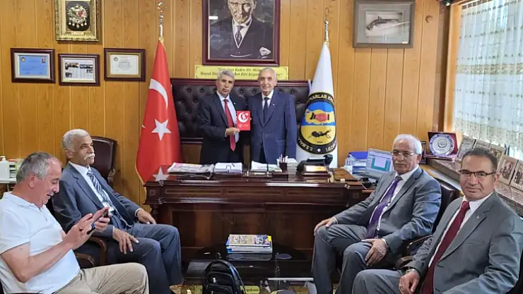 Türk Ocakları Yönetiminden Başkan Evren'e Ziyaret