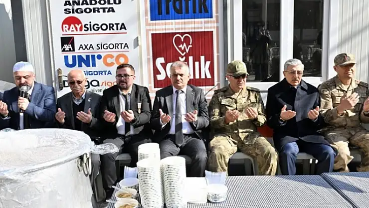 Vali Ersin Yazıcı'nın Katılımıyla Şehitlerimizin Anısına Aşure Dağıtımı