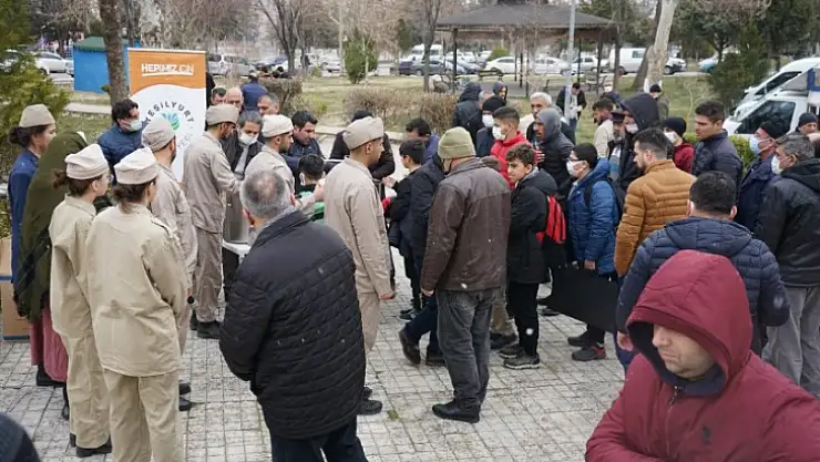 Yeşilyurt Belediyesi, Çanakkale Zaferinin 107. Yılı Anısına Hoşaf ve Arpa Ekmek Dağıttı