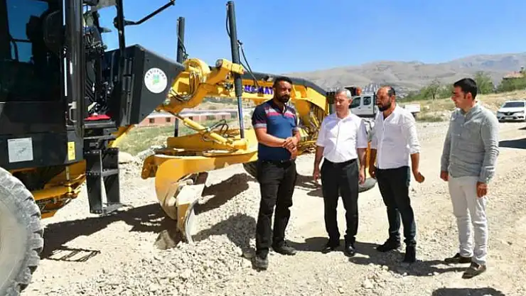 Yeşilyurt Belediyesi, Çarmuzu'da Ki Sanayi Alanlarının Yollarını Konforlu Hale Getiriyor