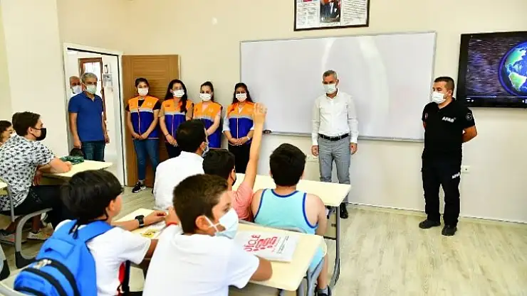 Yeşilyurt Belediyesi Deprem Eğitim Simülasyon Merkezi ve Bilim Atölyesinde Yangın Eğitimleri