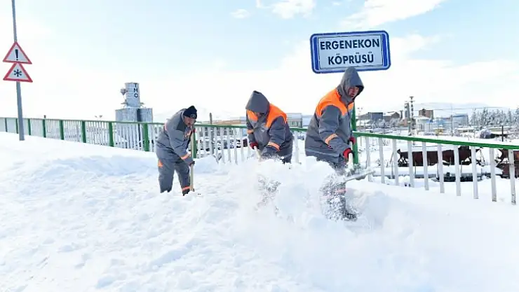 Yeşilyurt Belediyesi Ekipleri Kar Mesaisinde!