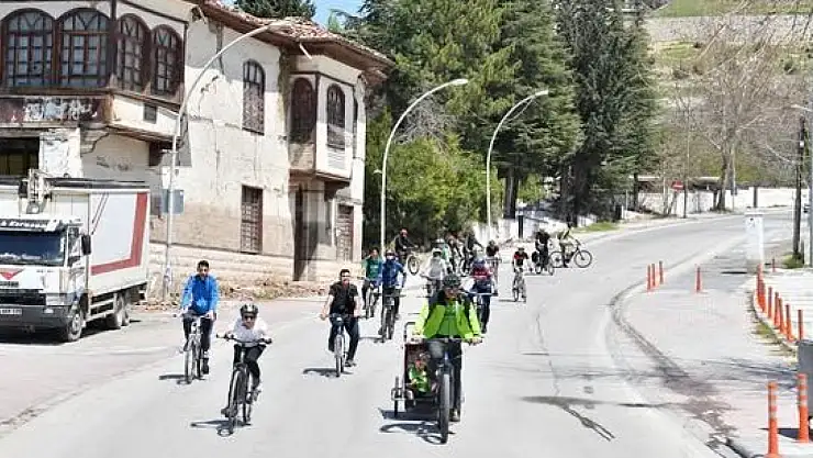 Yeşilyurt Belediyesi'nden Baharın Gelişine Pedallı Kutlama!