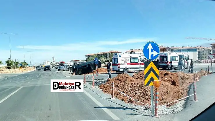 Yeşilyurt İkizce Kavşağında Feci Kaza