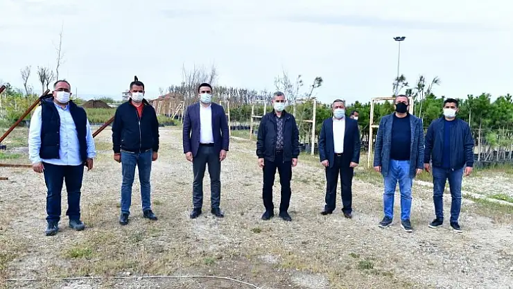 Yeşilyurt'ta Mevsimlik Çiçekler Parklara Dikilmeye Başlandı