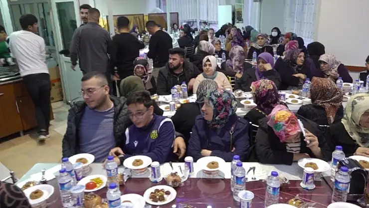 Yetimler Kervanı'ndan Anlamlı İftar Buluşması