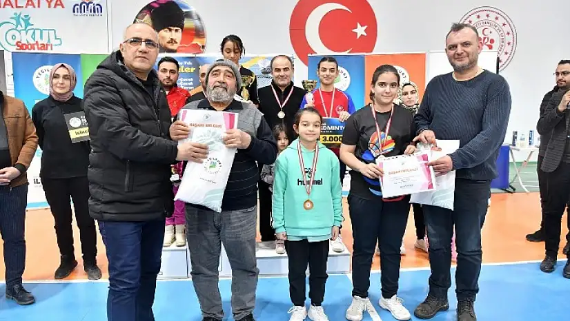 Aileler Arası Badminton Turnuvası Büyük Bir Heyecana Sahne Oldu