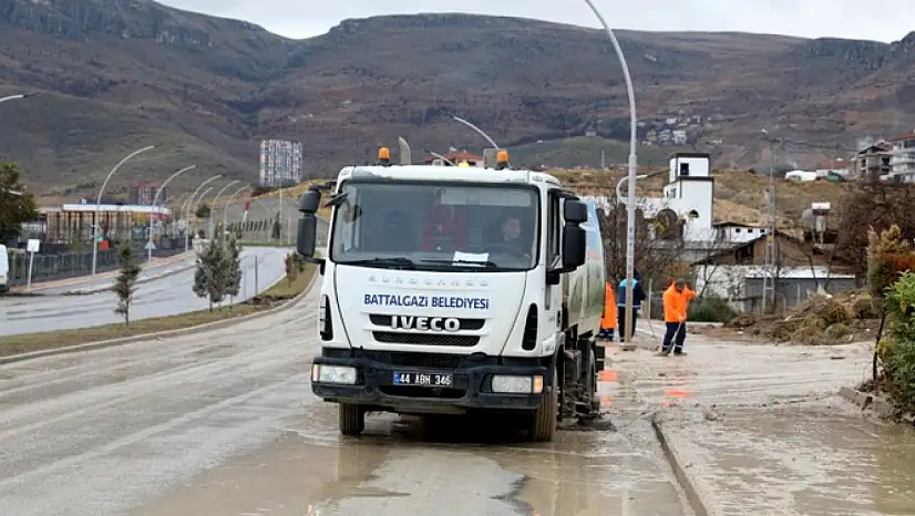 Battalgazi Belediyesi'nden Pınarbaşı Göleti Çevresinde Detaylı Temizlik