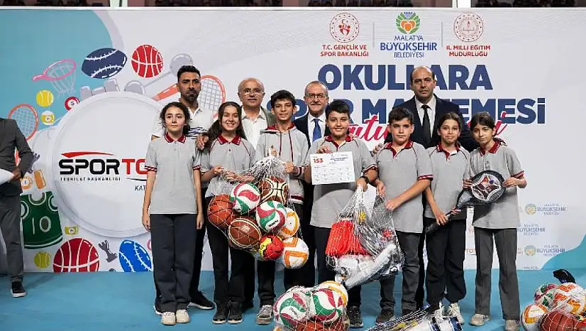 Büyükşehir Belediyesi'nden 300 Okula Spor Melzemesi Desteği