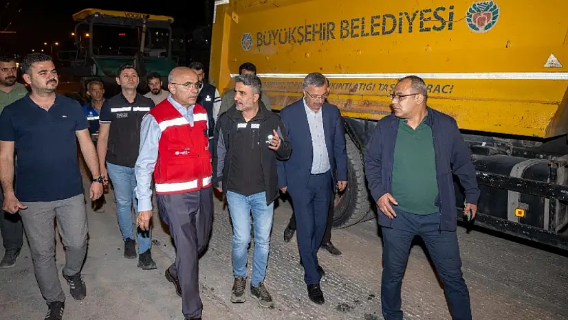 Büyükşehir Belediyesi'nden Yol Mesaisi