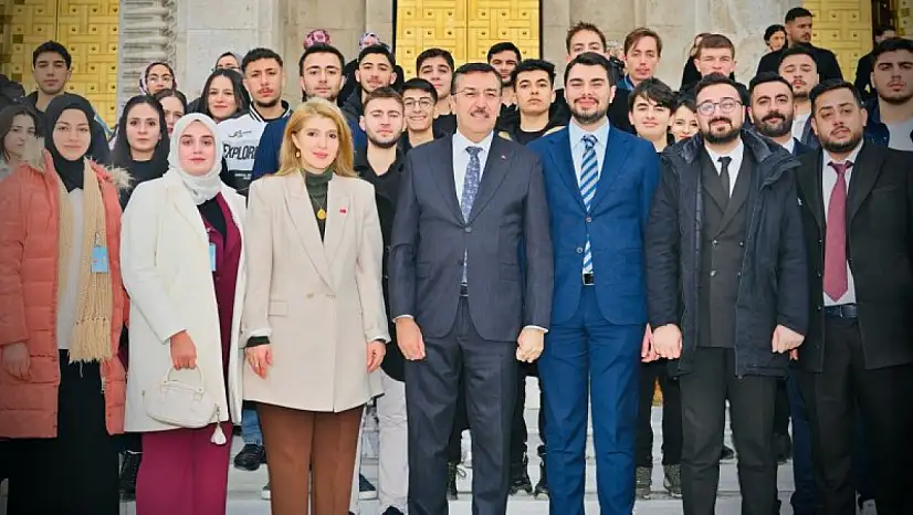 Milletvekili Ölmeztoprak'tan Gençlere Gazi Meclis'te Anlamlı Buluşma