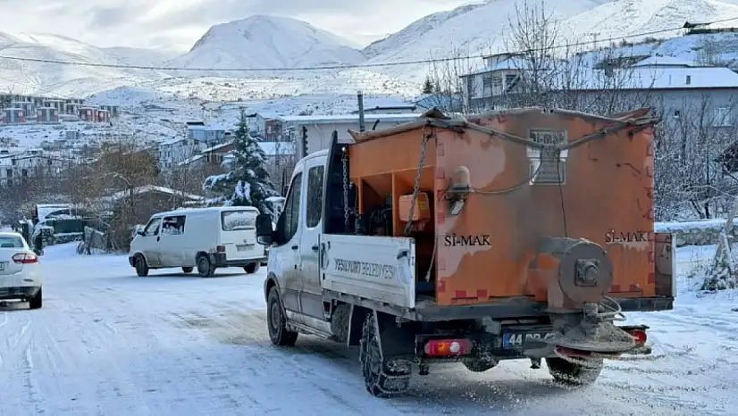 Yeşilyurt'ta Karla Mücadele Aralıksız Sürüyor!