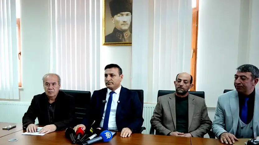 Göçer' Şu andaki Cumhuriyet Halk Partisi'nin İl Başkanı Meşru Değildir'