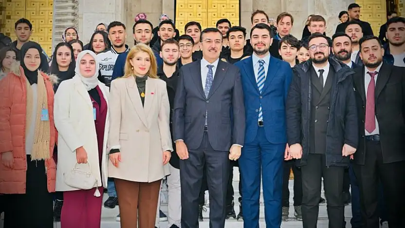 Milletvekili Ölmeztoprak'tan Gençlere Gazi Meclis'te Anlamlı Buluşma