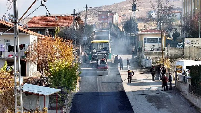 Yeşilyurt'ta Trafik Akışı Rahatlıyor, Yaya Geçişleri Güvenli Hale Geliyor