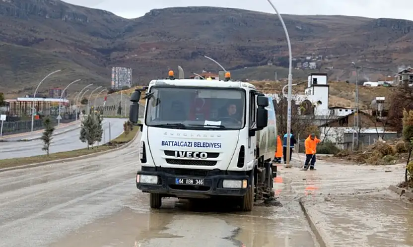 Battalgazi Belediyesi'nden Pınarbaşı Göleti Çevresinde Detaylı Temizlik