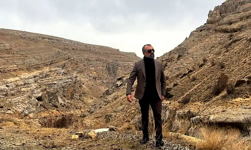 İhsan Akın' Ey Başkalarının Yaptığıyla Övünen Kofikler '