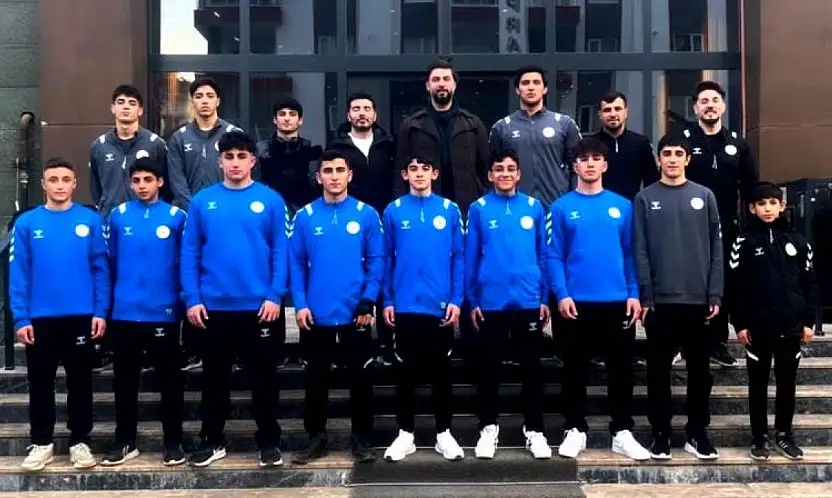 İlker Çarkçı ve Takımı Tarih Peşinde