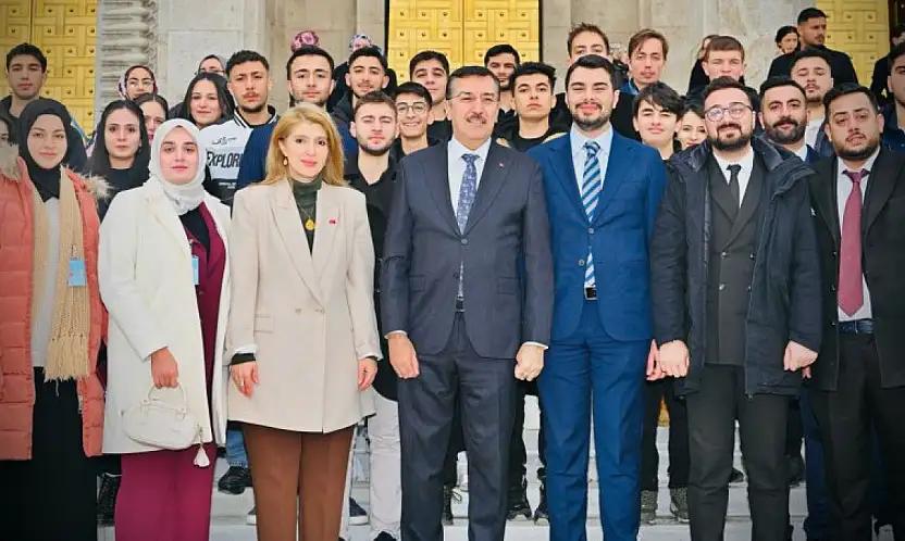 Milletvekili Ölmeztoprak'tan Gençlere Gazi Meclis'te Anlamlı Buluşma