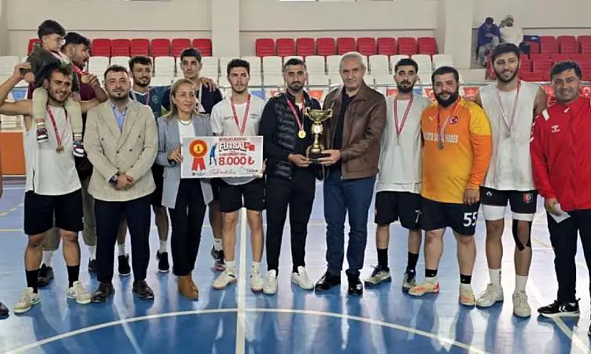 Turnuvanın şampiyonu Dinamo Tecde