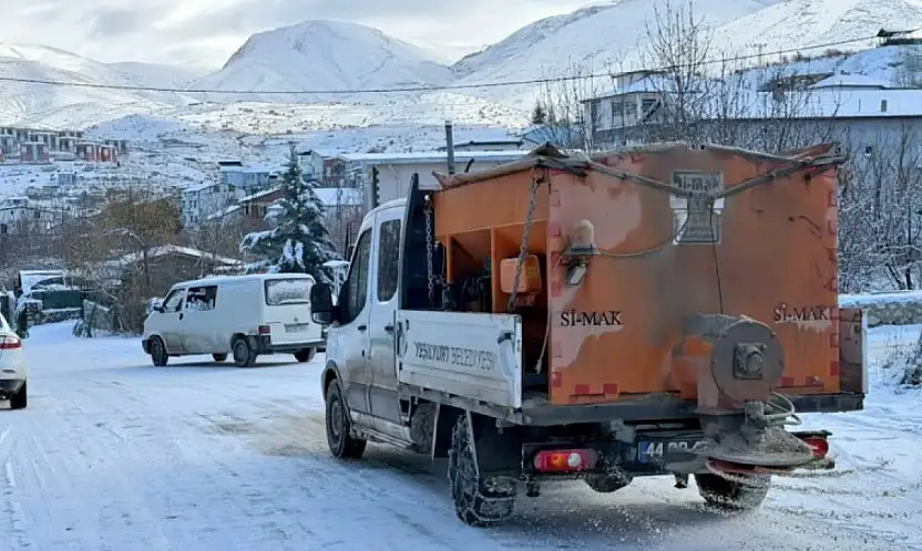 Yeşilyurt'ta Karla Mücadele Aralıksız Sürüyor!